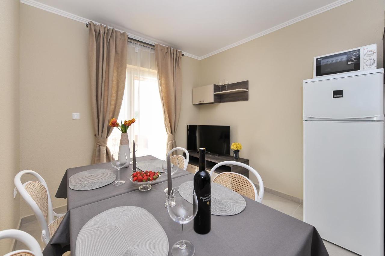 Apartmani Peric 1 Meka Draga Obrovac Exterior foto